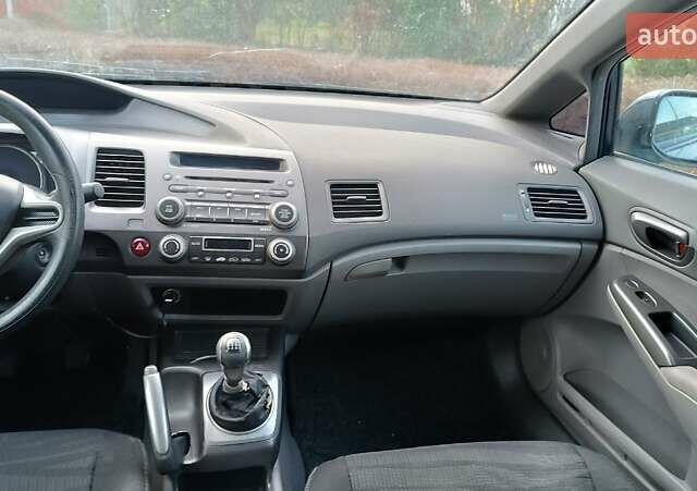 Синий Хонда Цивик, объемом двигателя 1.8 л и пробегом 218 тыс. км за 5000 $, фото 18 на Automoto.ua