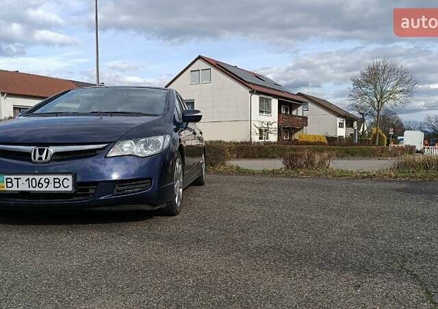Синий Хонда Цивик, объемом двигателя 1.8 л и пробегом 218 тыс. км за 5000 $, фото 1 на Automoto.ua