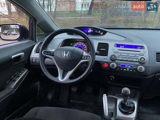 Синий Хонда Цивик, объемом двигателя 1.8 л и пробегом 132 тыс. км за 6500 $, фото 31 на Automoto.ua