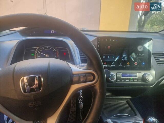 Синий Хонда Цивик, объемом двигателя 1.8 л и пробегом 249 тыс. км за 6000 $, фото 2 на Automoto.ua