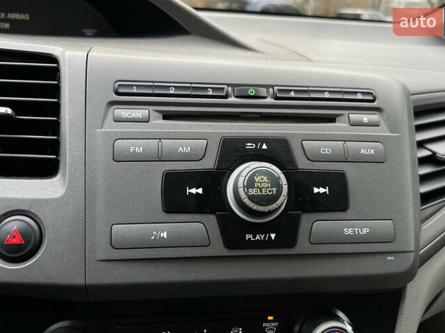 Синий Хонда Цивик, объемом двигателя 1.8 л и пробегом 219 тыс. км за 6800 $, фото 12 на Automoto.ua