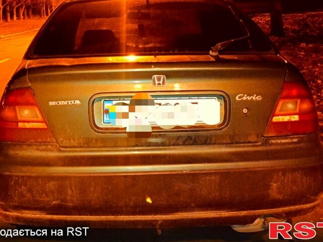 Зеленый Хонда Цивик, объемом двигателя 1.5 л и пробегом 332 тыс. км за 1800 $, фото 4 на Automoto.ua