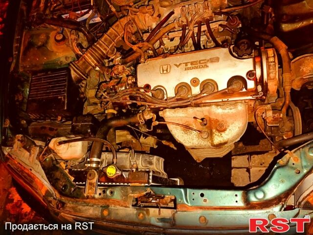 Зеленый Хонда Цивик, объемом двигателя 1.5 л и пробегом 332 тыс. км за 1800 $, фото 6 на Automoto.ua