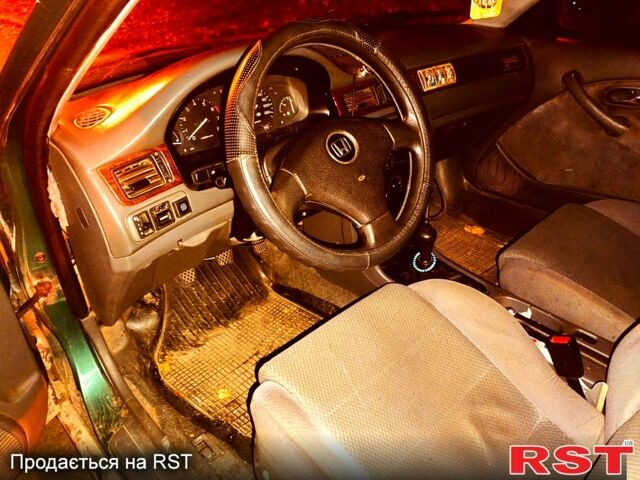 Зеленый Хонда Цивик, объемом двигателя 1.5 л и пробегом 332 тыс. км за 1800 $, фото 3 на Automoto.ua