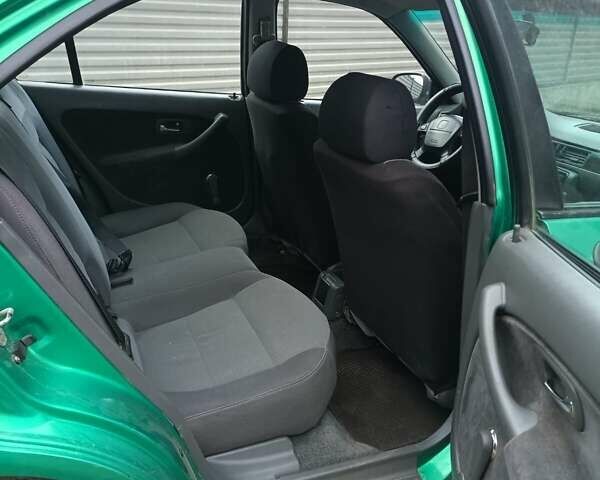 Зеленый Хонда Цивик, объемом двигателя 1.4 л и пробегом 183 тыс. км за 2200 $, фото 2 на Automoto.ua