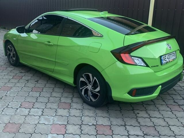 Зеленый Хонда Цивик, объемом двигателя 1.5 л и пробегом 100 тыс. км за 14000 $, фото 5 на Automoto.ua