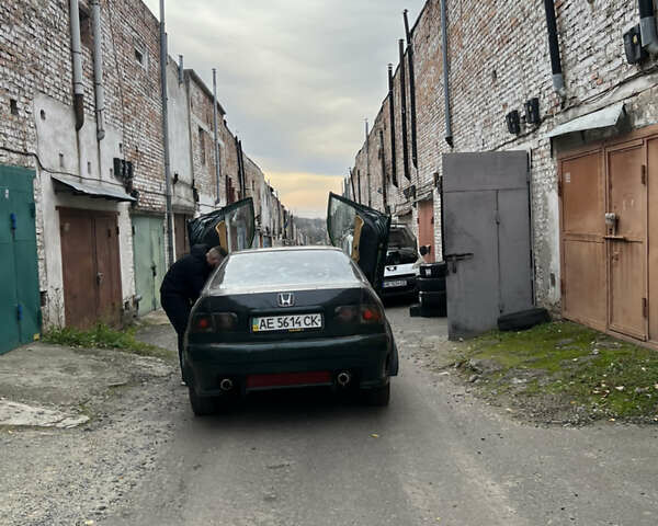 Зеленый Хонда Цивик, объемом двигателя 1.6 л и пробегом 250 тыс. км за 1100 $, фото 2 на Automoto.ua