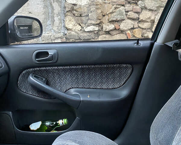 Зелений Хонда Сівік, об'ємом двигуна 1.4 л та пробігом 350 тис. км за 1400 $, фото 5 на Automoto.ua