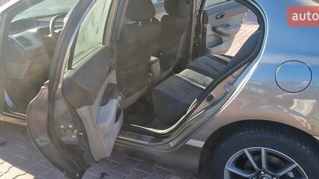 Зеленый Хонда Цивик, объемом двигателя 1.8 л и пробегом 267 тыс. км за 7399 $, фото 7 на Automoto.ua