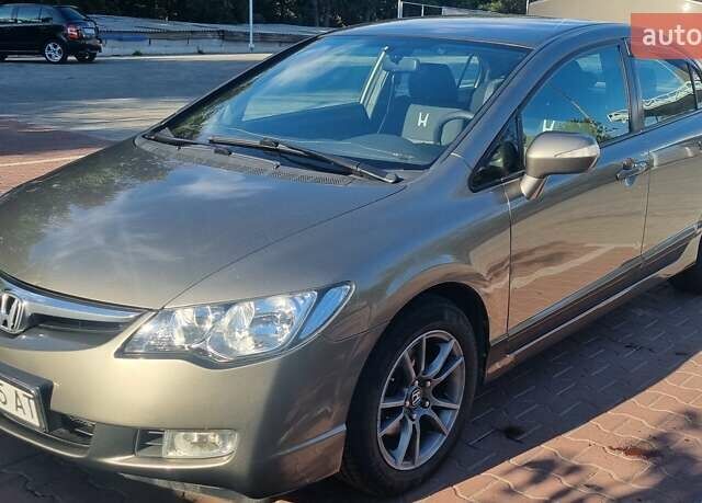 Зеленый Хонда Цивик, объемом двигателя 1.8 л и пробегом 267 тыс. км за 7399 $, фото 6 на Automoto.ua