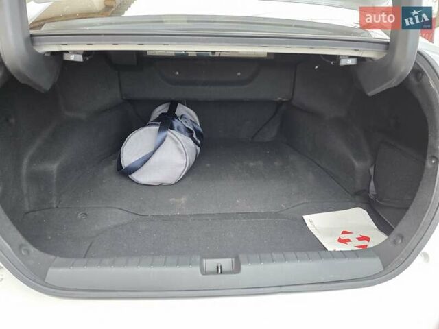 Белый Хонда Клерити, объемом двигателя 1.5 л и пробегом 167 тыс. км за 18100 $, фото 13 на Automoto.ua