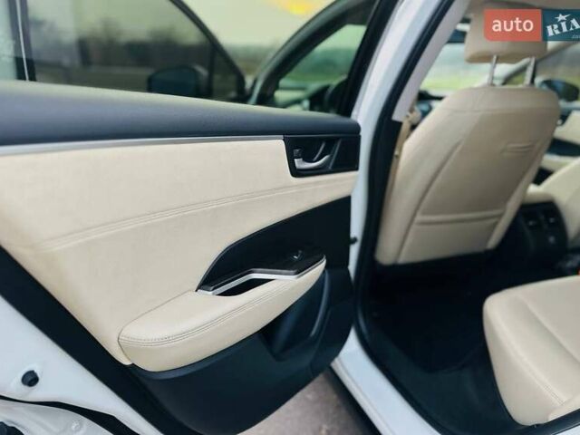 Белый Хонда Клерити, объемом двигателя 0 л и пробегом 204 тыс. км за 16200 $, фото 15 на Automoto.ua