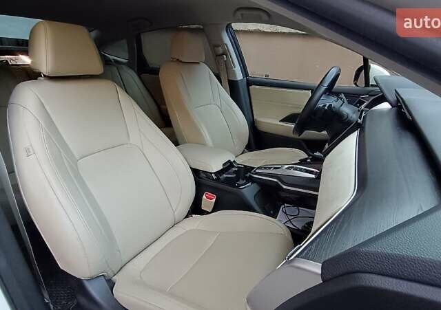 Білий Хонда Клериті, об'ємом двигуна 1.5 л та пробігом 110 тис. км за 20000 $, фото 19 на Automoto.ua