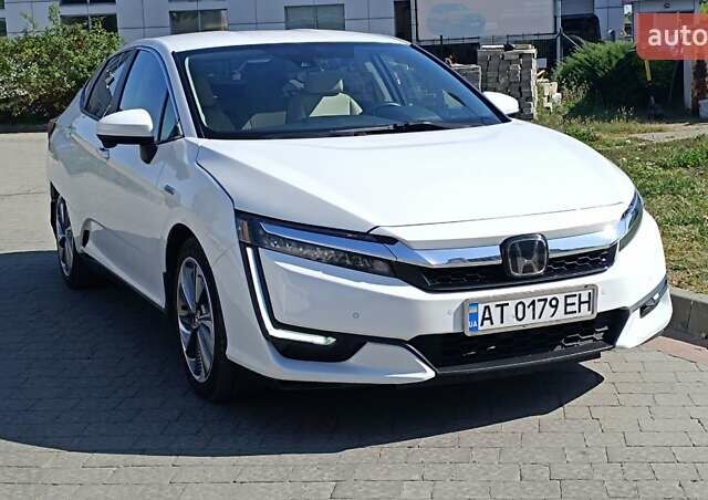 Білий Хонда Клериті, об'ємом двигуна 1.5 л та пробігом 110 тис. км за 20000 $, фото 1 на Automoto.ua