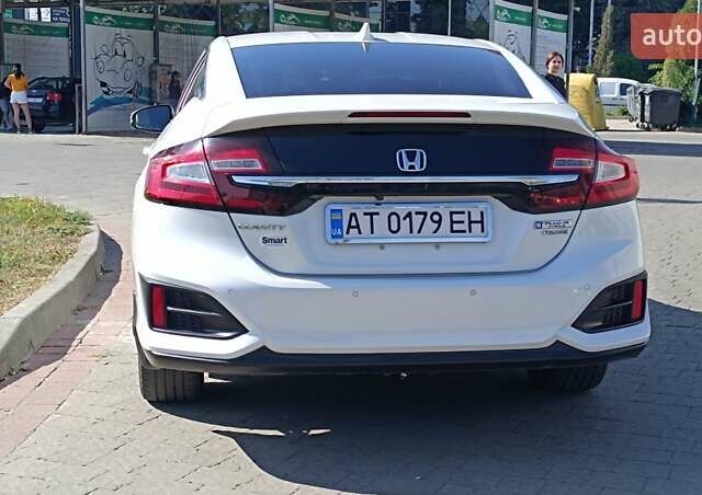 Білий Хонда Клериті, об'ємом двигуна 1.5 л та пробігом 110 тис. км за 20000 $, фото 6 на Automoto.ua