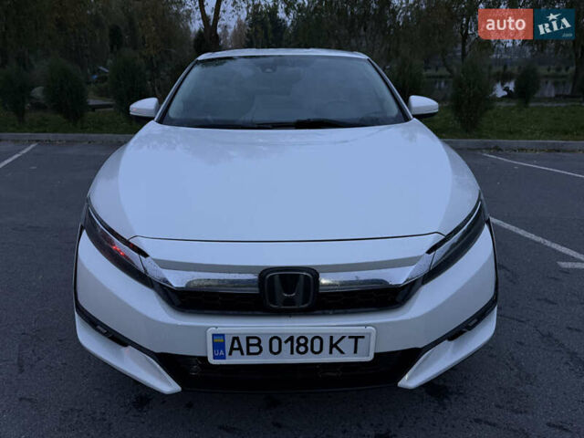Белый Хонда Клерити, объемом двигателя 1.5 л и пробегом 141 тыс. км за 16900 $, фото 1 на Automoto.ua