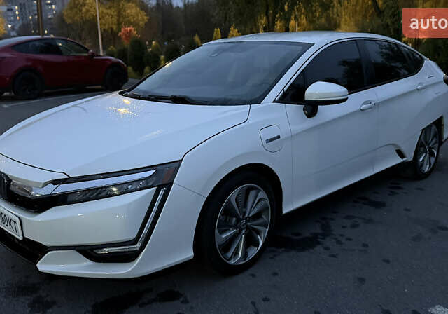 Белый Хонда Клерити, объемом двигателя 1.5 л и пробегом 141 тыс. км за 16900 $, фото 2 на Automoto.ua