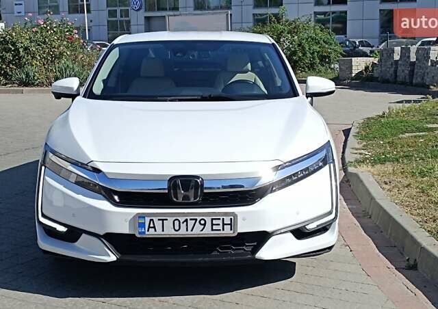 Білий Хонда Клериті, об'ємом двигуна 1.5 л та пробігом 110 тис. км за 20000 $, фото 2 на Automoto.ua