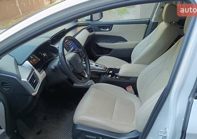 Білий Хонда Клериті, об'ємом двигуна 1.5 л та пробігом 110 тис. км за 20000 $, фото 12 на Automoto.ua