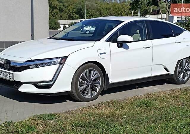 Білий Хонда Клериті, об'ємом двигуна 1.5 л та пробігом 110 тис. км за 20000 $, фото 3 на Automoto.ua