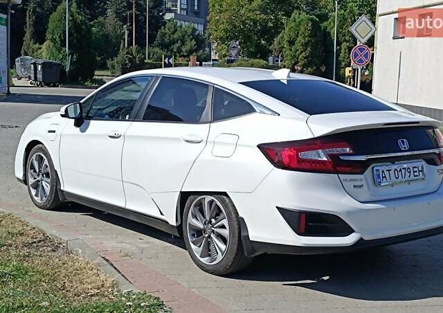 Білий Хонда Клериті, об'ємом двигуна 1.5 л та пробігом 110 тис. км за 20000 $, фото 5 на Automoto.ua