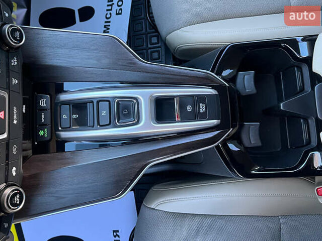 Білий Хонда Клериті, об'ємом двигуна 1.5 л та пробігом 81 тис. км за 20500 $, фото 12 на Automoto.ua