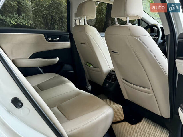 Белый Хонда Клерити, объемом двигателя 1.5 л и пробегом 91 тыс. км за 20700 $, фото 18 на Automoto.ua