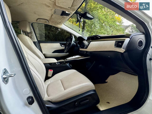 Белый Хонда Клерити, объемом двигателя 1.5 л и пробегом 91 тыс. км за 20700 $, фото 13 на Automoto.ua