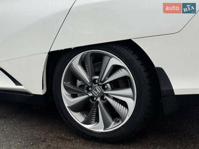 Белый Хонда Клерити, объемом двигателя 1.5 л и пробегом 47 тыс. км за 19600 $, фото 10 на Automoto.ua