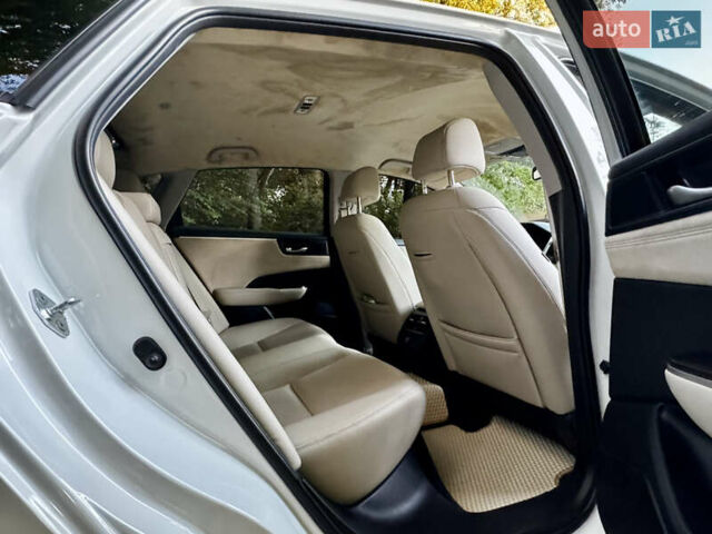 Белый Хонда Клерити, объемом двигателя 1.5 л и пробегом 91 тыс. км за 20700 $, фото 14 на Automoto.ua