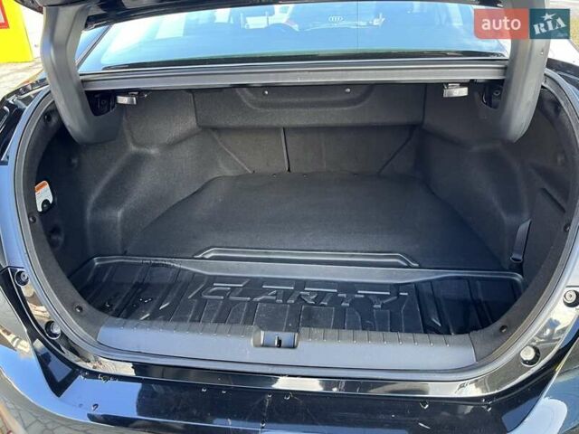 Чорний Хонда Клериті, об'ємом двигуна 1.5 л та пробігом 90 тис. км за 21700 $, фото 1 на Automoto.ua