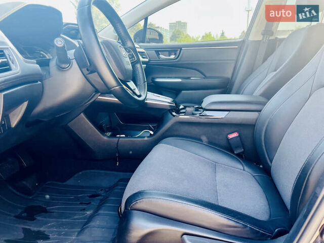 Черный Хонда Клерити, объемом двигателя 1.5 л и пробегом 144 тыс. км за 18500 $, фото 6 на Automoto.ua