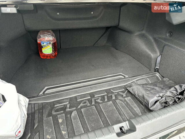 Чорний Хонда Клериті, об'ємом двигуна 1.5 л та пробігом 120 тис. км за 19299 $, фото 23 на Automoto.ua