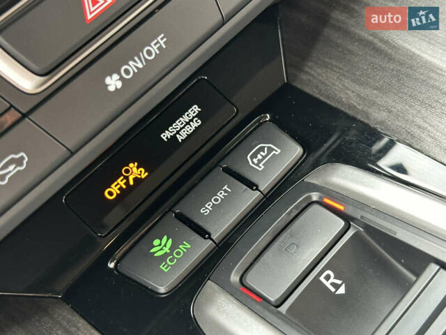 Чорний Хонда Клериті, об'ємом двигуна 1.5 л та пробігом 120 тис. км за 19299 $, фото 25 на Automoto.ua