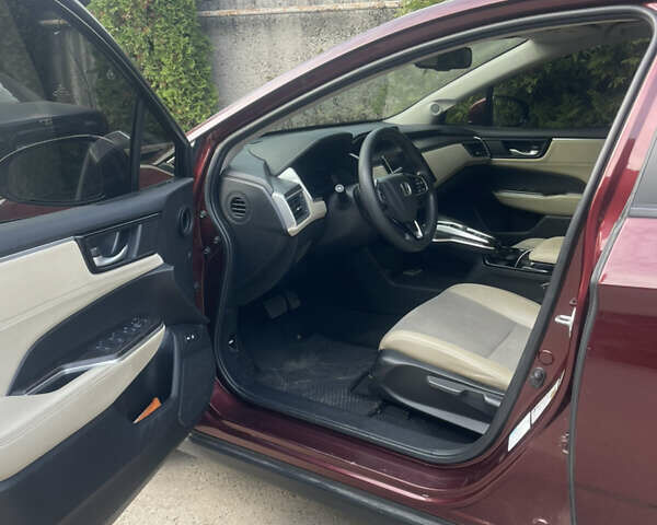 Червоний Хонда Клериті, об'ємом двигуна 1.5 л та пробігом 101 тис. км за 18900 $, фото 1 на Automoto.ua