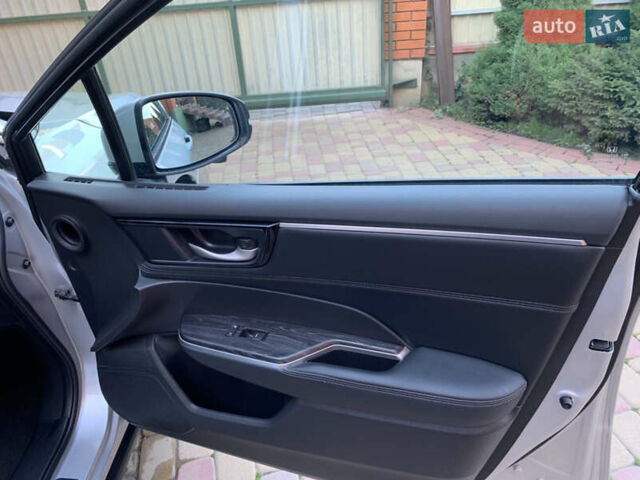 Сірий Хонда Клериті, об'ємом двигуна 1.5 л та пробігом 105 тис. км за 19300 $, фото 16 на Automoto.ua