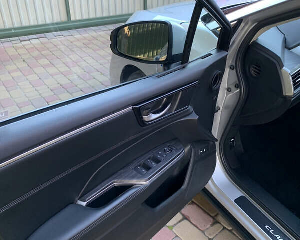 Сірий Хонда Клериті, об'ємом двигуна 1.5 л та пробігом 105 тис. км за 19300 $, фото 12 на Automoto.ua