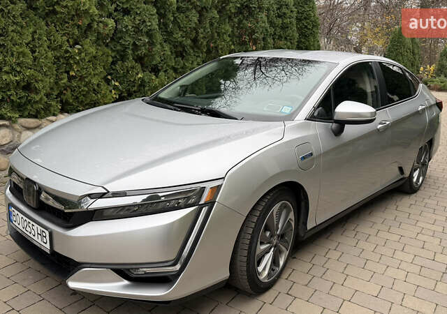 Сірий Хонда Клериті, об'ємом двигуна 1.5 л та пробігом 67 тис. км за 19000 $, фото 3 на Automoto.ua