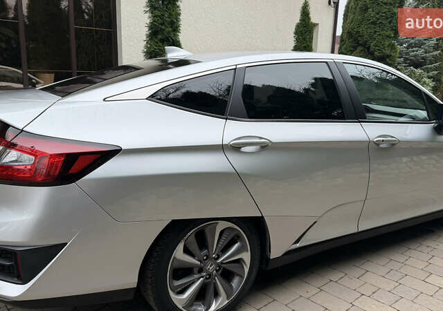 Сірий Хонда Клериті, об'ємом двигуна 1.5 л та пробігом 67 тис. км за 19000 $, фото 30 на Automoto.ua