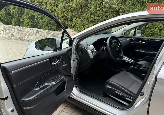 Сірий Хонда Клериті, об'ємом двигуна 1.5 л та пробігом 67 тис. км за 19000 $, фото 14 на Automoto.ua