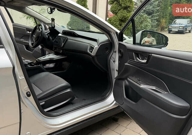 Сірий Хонда Клериті, об'ємом двигуна 1.5 л та пробігом 67 тис. км за 19000 $, фото 54 на Automoto.ua