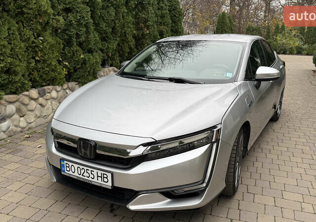 Сірий Хонда Клериті, об'ємом двигуна 1.5 л та пробігом 67 тис. км за 19000 $, фото 1 на Automoto.ua