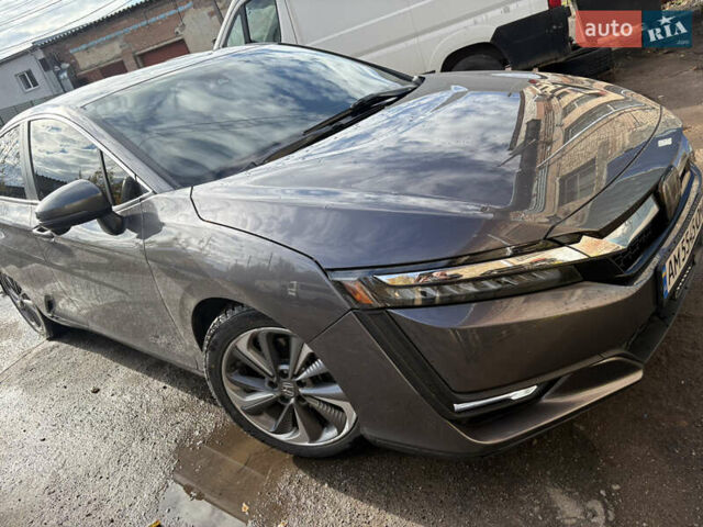 Серый Хонда Клерити, объемом двигателя 1.5 л и пробегом 160 тыс. км за 18555 $, фото 1 на Automoto.ua