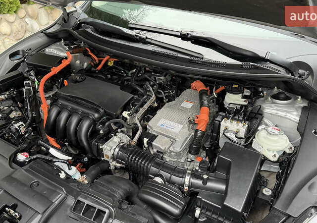 Сірий Хонда Клериті, об'ємом двигуна 1.5 л та пробігом 67 тис. км за 19000 $, фото 35 на Automoto.ua