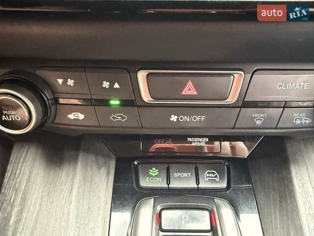 Сірий Хонда Клериті, об'ємом двигуна 1.5 л та пробігом 67 тис. км за 19000 $, фото 63 на Automoto.ua