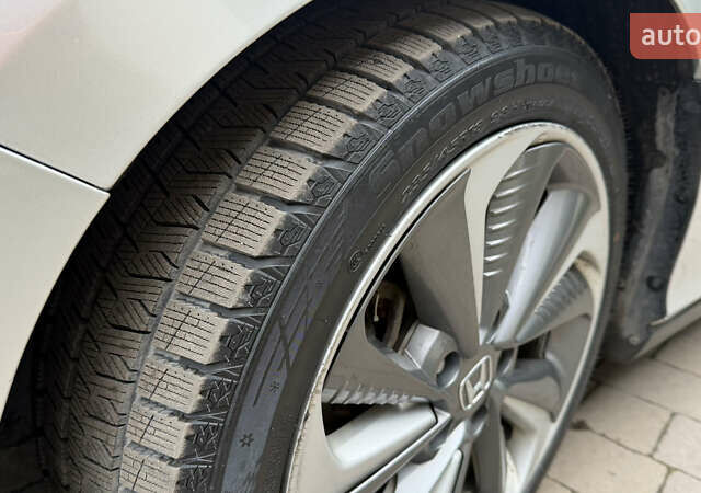 Сірий Хонда Клериті, об'ємом двигуна 1.5 л та пробігом 67 тис. км за 19000 $, фото 4 на Automoto.ua