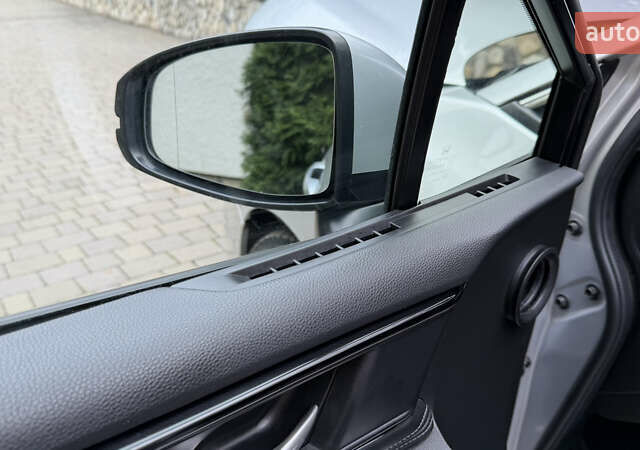 Сірий Хонда Клериті, об'ємом двигуна 1.5 л та пробігом 67 тис. км за 19000 $, фото 47 на Automoto.ua