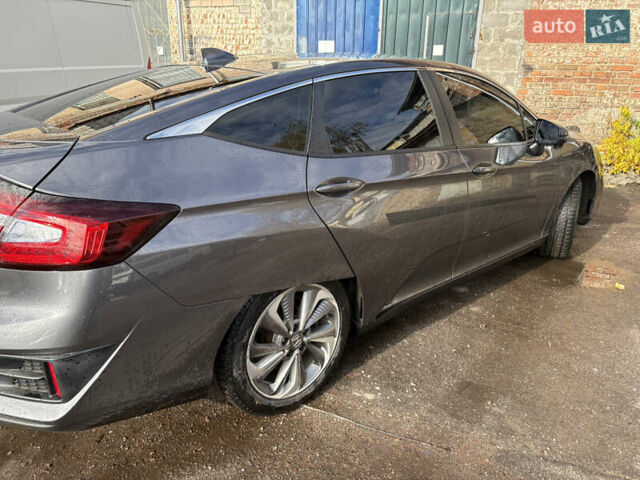 Серый Хонда Клерити, объемом двигателя 1.5 л и пробегом 160 тыс. км за 18555 $, фото 5 на Automoto.ua