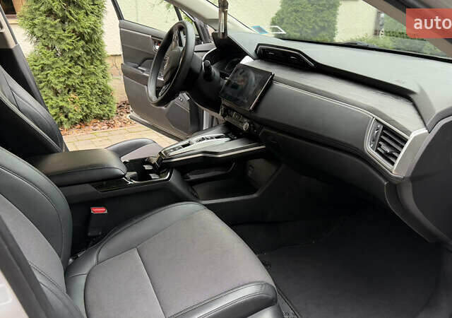 Сірий Хонда Клериті, об'ємом двигуна 1.5 л та пробігом 67 тис. км за 19000 $, фото 33 на Automoto.ua