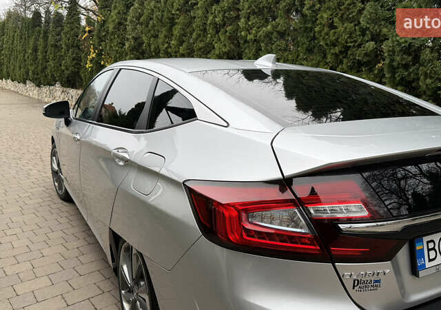 Сірий Хонда Клериті, об'ємом двигуна 1.5 л та пробігом 67 тис. км за 19000 $, фото 24 на Automoto.ua